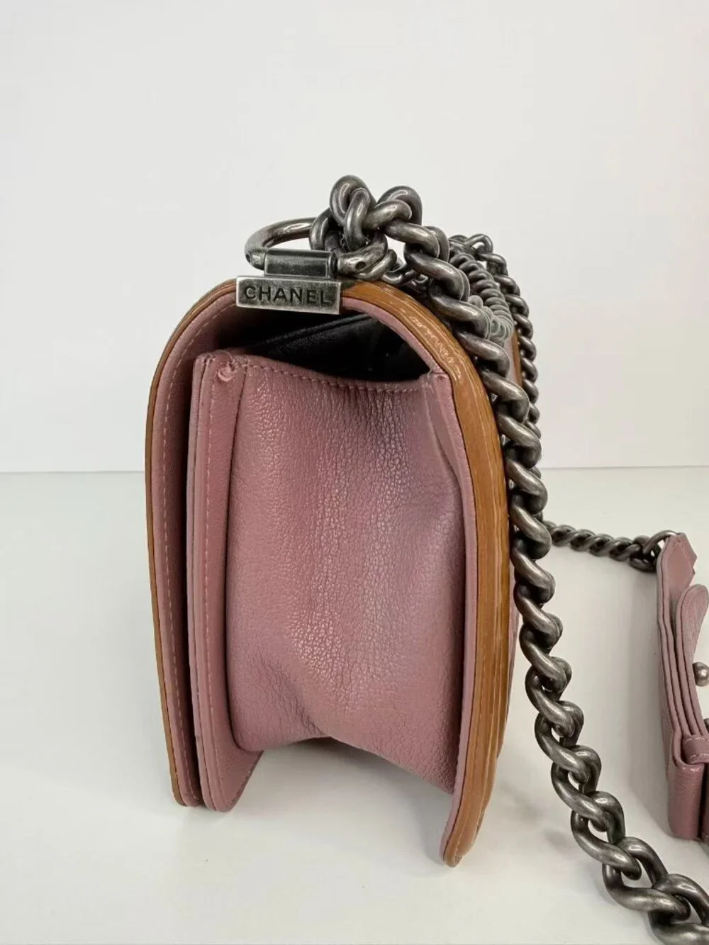 Channel boy flag crossbody bag - Picture 8 of 12